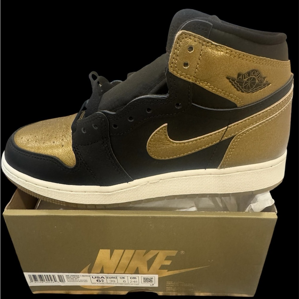 Nike Air Jordan 1 Retro High
OG "Black and Gold" sneaker. BNIB 6.5 youth